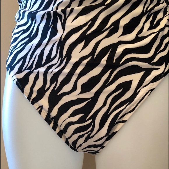 RUCHED DEEP V-NECK ONE PIECE SWIMSUIT 🩱 SIZE SMALL - Picture 8 of 13